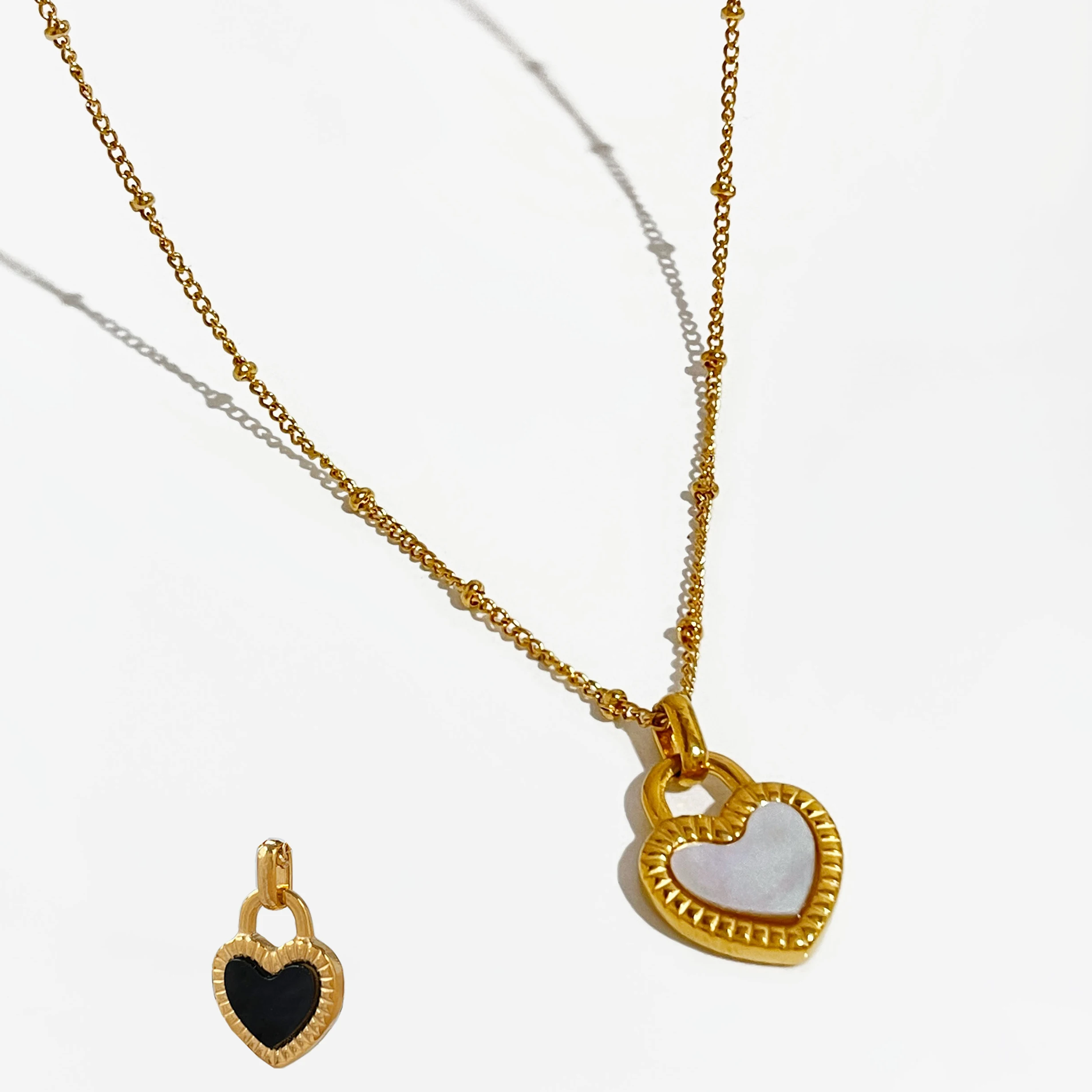 Peri'sbox Natural Black White Shell Heart Pendant Necklace Women Stainless Steel Pvd Gold Plated Bead Chain Necklaces Layering
Peri'sbox Natural Black White Shell Heart Pendant Necklace Women Stainless Steel Pvd Gold Plated Bead Chain Necklaces Layering