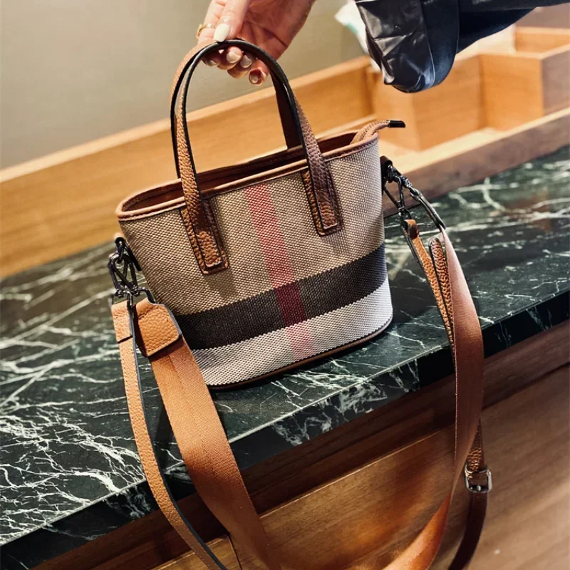 Genuine Leather Casual HandBag 2023 New New High Capacity Luxury Shoulder Bags Fashion Brand Designer Trends Handbag
Genuine Leather Casual HandBag 2023 New New High Capacity Luxury Shoulder Bags Fashion Brand Designer Trends Handbag