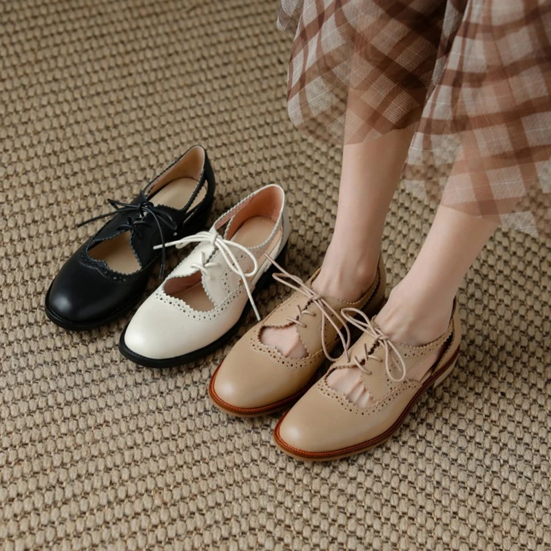 New 2022 Spring/Summer Woman Shoe Solid Split Leather Shoes for Women Round Toe Low Heel Brogues Vintage Hollow Dot Women Pumps
New 2022 Spring/Summer Woman Shoe Solid Split Leather Shoes for Women Round Toe Low Heel Brogues Vintage Hollow Dot Women Pumps