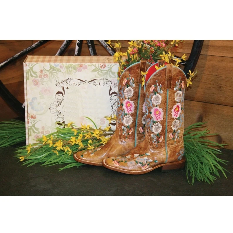 Женская Винтажная обувь на квадратном каблуке, с цветочной вышивкой
Женская Винтажная обувь на квадратном каблуке, с цветочной вышивкой