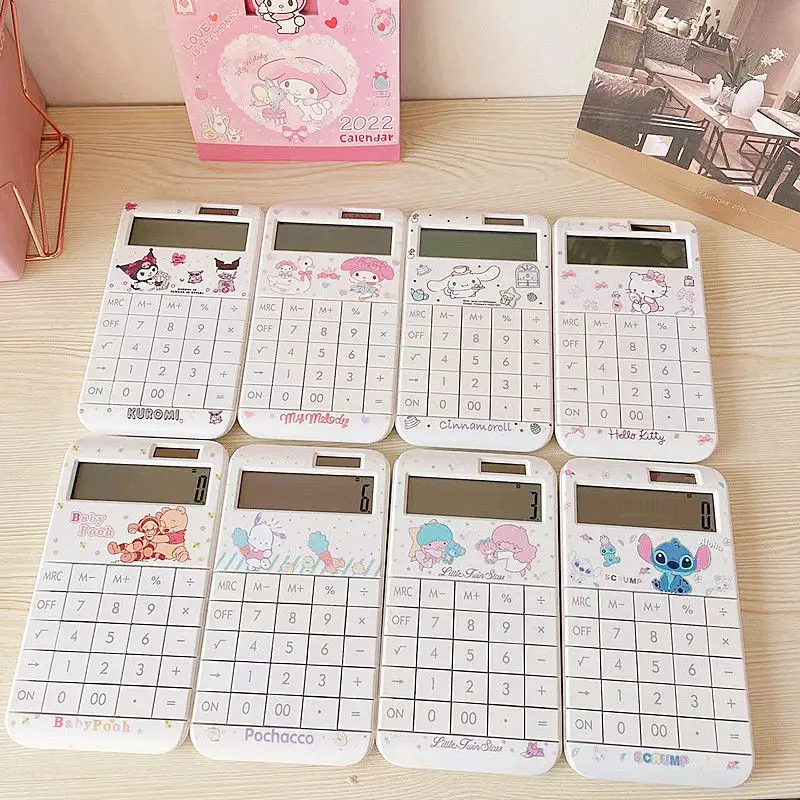 Kawaii Sanrio Kuromi Mymelody Cinnamoroll аниме милый портативный 12-значный дисплей большой экран кнопка Солнечный источник питания калькулятор
Kawaii Sanrio Kuromi Mymelody Cinnamoroll аниме милый портативный 12-значный дисплей большой экран кнопка Солнечный источник питания калькулятор
