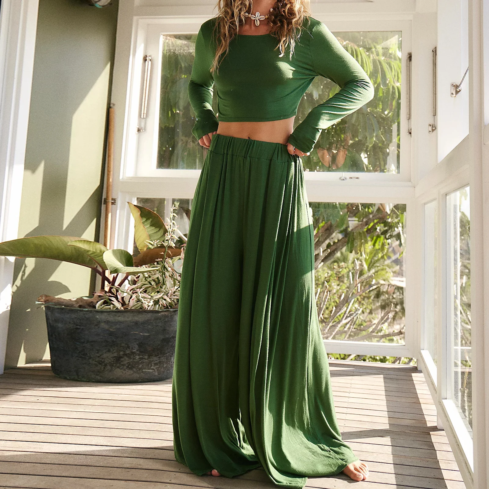 Women Backless Tops & Loose Pant Set Elegant Long Sleeve Top & Full Length Trouser Stylish Soft Elastic Waist Daily Wear
Women Backless Tops & Loose Pant Set Elegant Long Sleeve Top & Full Length Trouser Stylish Soft Elastic Waist Daily Wear