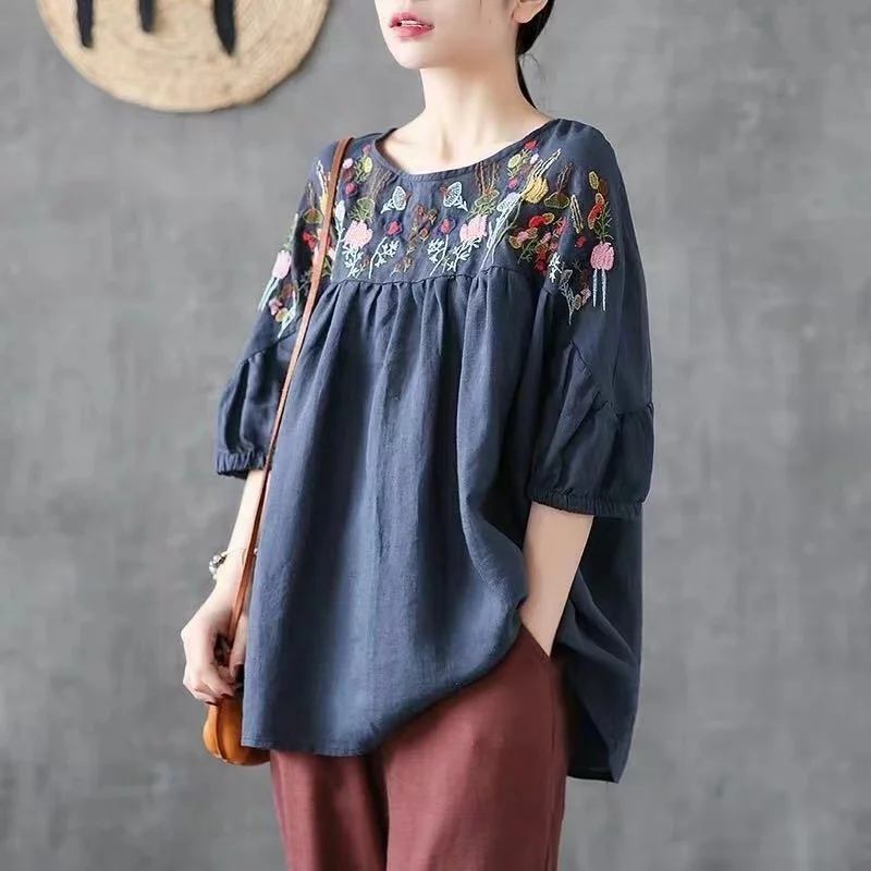 Retro Embroidery Round Neck Short Sleeve TShirt Loose Women's Top New Cotton Linen Shirt Chinese Traditional Clothing Hanfu
Retro Embroidery Round Neck Short Sleeve TShirt Loose Women's Top New Cotton Linen Shirt Chinese Traditional Clothing Hanfu