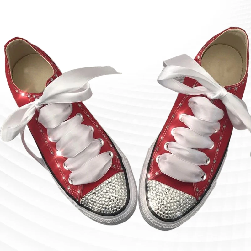 Red low-top canvas shoes white ribbon walking shoes street shooting comfortable handmade rhinestone vulcanized shoes 35-46 
Red low-top canvas shoes white ribbon walking shoes street shooting comfortable handmade rhinestone vulcanized shoes 35-46