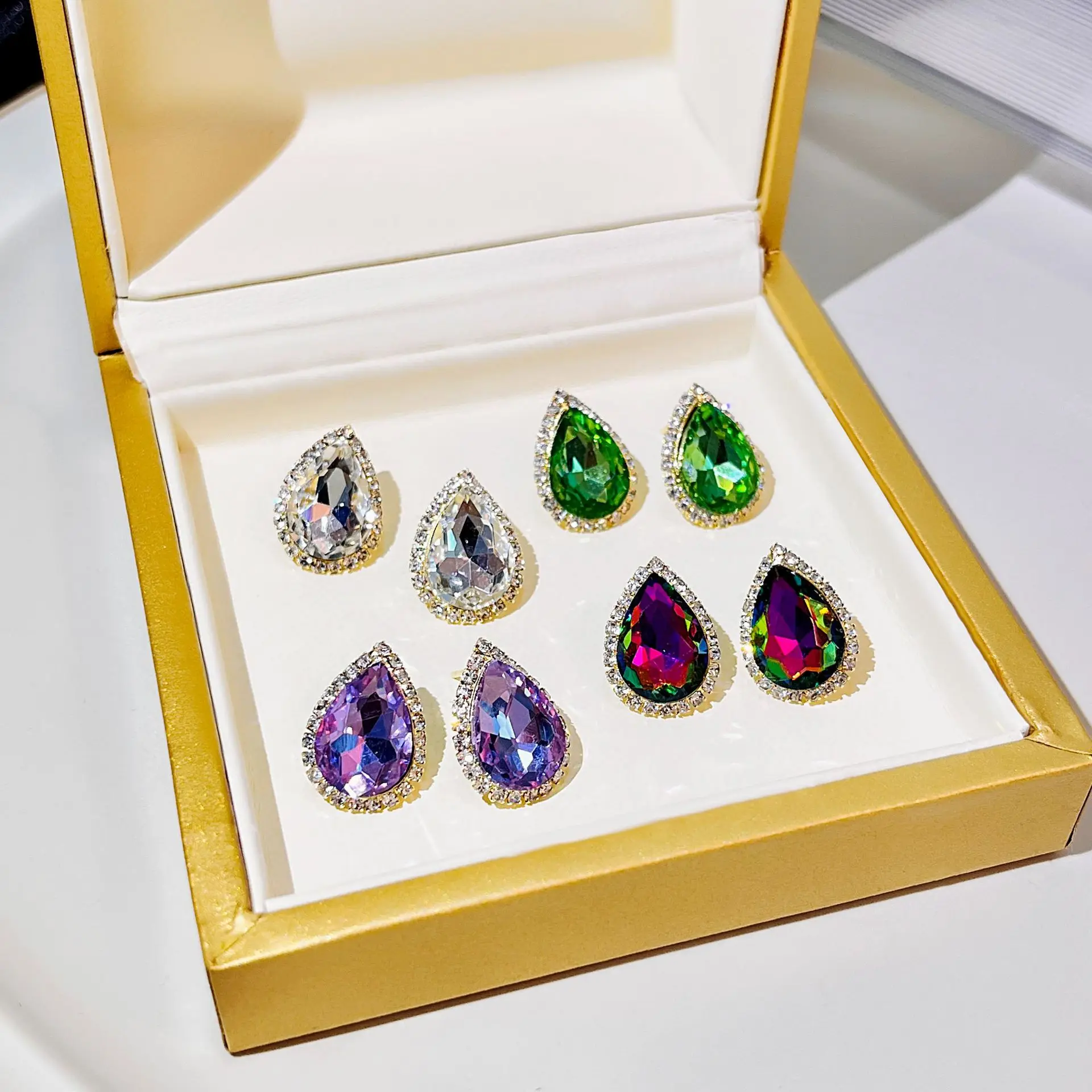 Colorful Glass Crystal Rhinestone Water Drop Earrings for Women Fashion Summer All-Match Stud Earring Wedding Party Jewelry
Colorful Glass Crystal Rhinestone Water Drop Earrings for Women Fashion Summer All-Match Stud Earring Wedding Party Jewelry