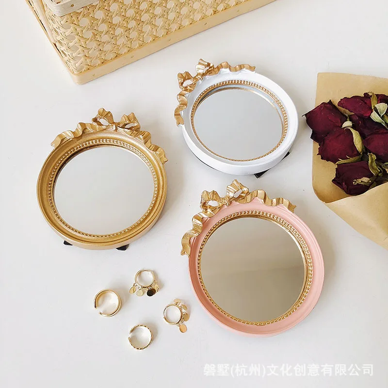 Зеркало для макияжа в европейском ретро-стиле с бантом, женское портативное круглое зеркало, тарелка для хранения ювелирных изделий, тарелк...
Зеркало для макияжа в европейском ретро-стиле с бантом, женское портативное круглое зеркало, тарелка для хранения ювелирных изделий, тарелк...