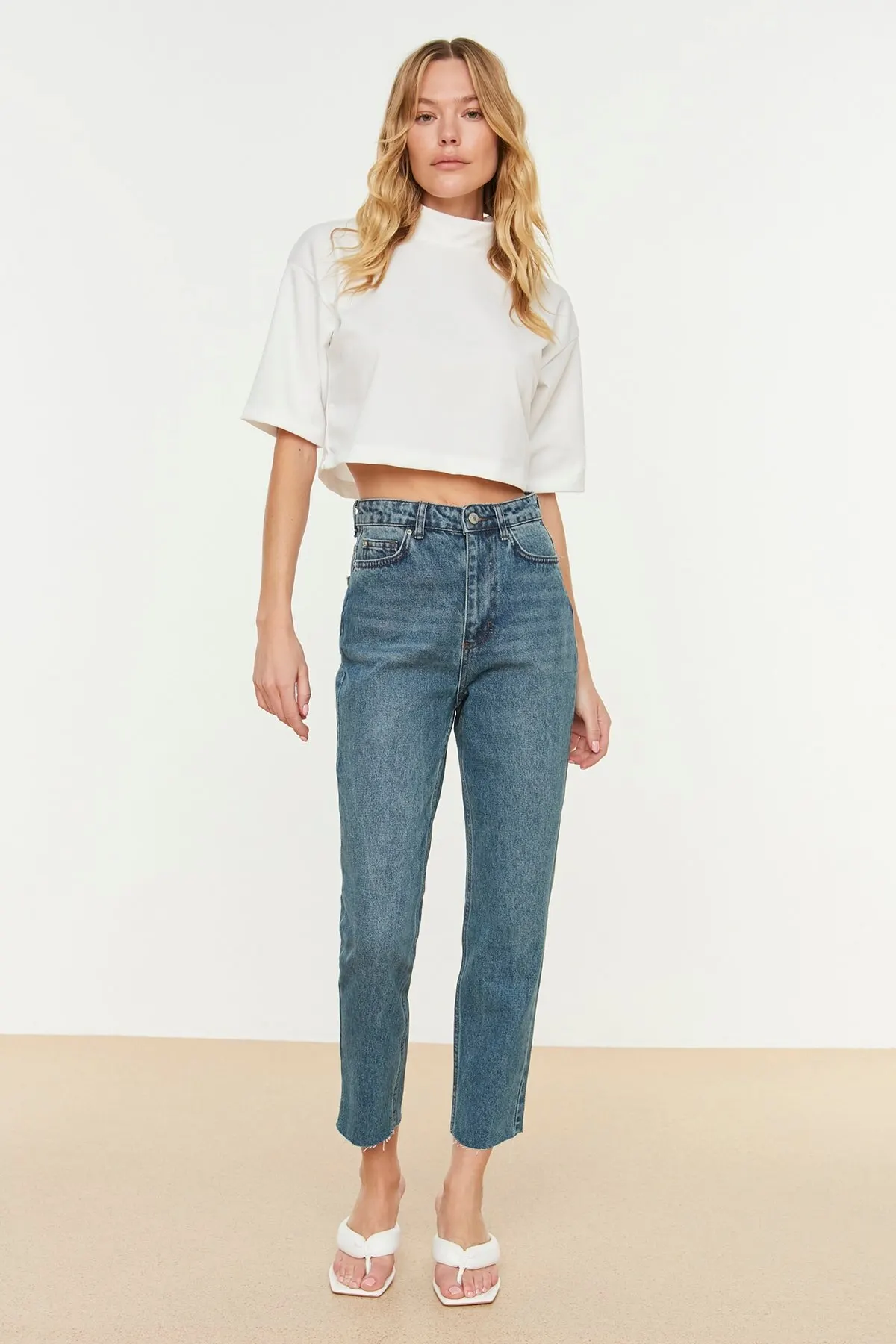 Women's Jean Dark Blue High Waist Full Length Straight Pant Streetwear Female Buttons Zipper Ladies
Women's Jean Dark Blue High Waist Full Length Straight Pant Streetwear Female Buttons Zipper Ladies