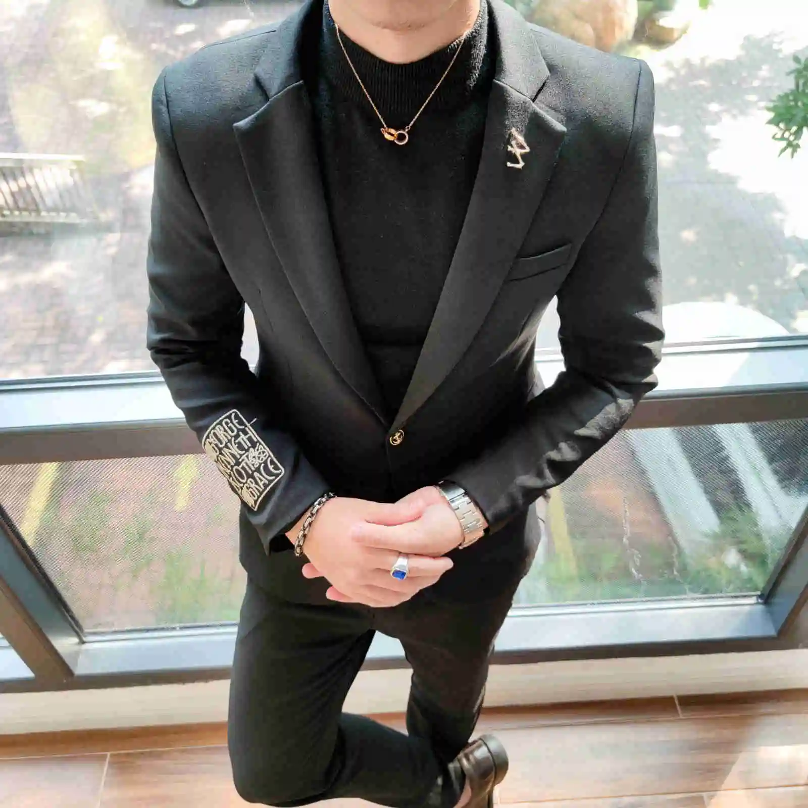 Slim Korean Suit Luxury Embroidery 2 Piece Suit Blazer Jacket+pant Costume Homme Marriage Coat Pant Designs Royal Blue Suit Male
Slim Korean Suit Luxury Embroidery 2 Piece Suit Blazer Jacket+pant Costume Homme Marriage Coat Pant Designs Royal Blue Suit Male