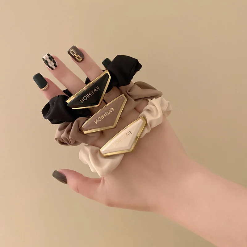2022 Korea High-quality Fashion Triangle Letter Fashion Elastic Hair Band For Woman Silk Simple Solid Rubber HairBand Ties Rope
2022 Korea High-quality Fashion Triangle Letter Fashion Elastic Hair Band For Woman Silk Simple Solid Rubber HairBand Ties Rope