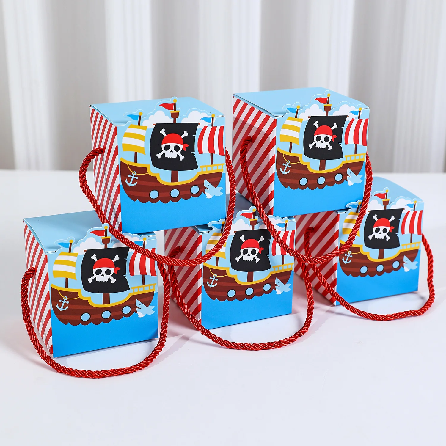 Картонные коробки для конфет с пиратской тематикой 10 шт.
Картонные коробки для конфет с пиратской тематикой 10 шт.