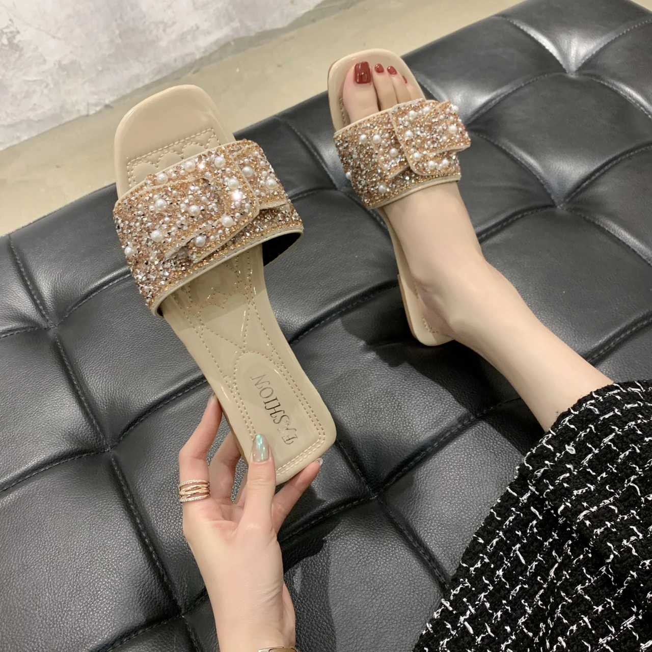 New Women Sandals Outside Beach Summer Fashion Rhinestones Summer Beach Shoes Flat Woman Slippers Female Sandals Plus Size 35~43
New Women Sandals Outside Beach Summer Fashion Rhinestones Summer Beach Shoes Flat Woman Slippers Female Sandals Plus Size 35~43
