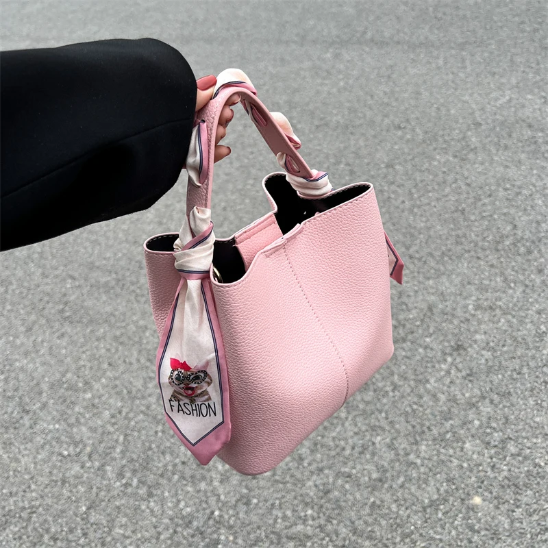 Summer 2022, brand-new, fashion, single shoulder bag, high-quality Pu minority design, ladies, handbag, bucket bag
Summer 2022, brand-new, fashion, single shoulder bag, high-quality Pu minority design, ladies, handbag, bucket bag