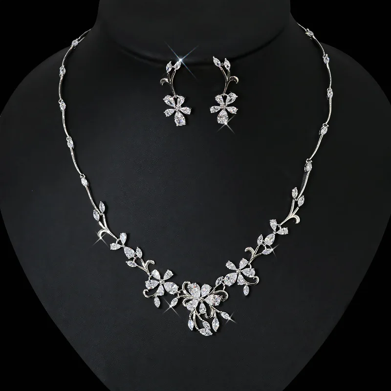 Funmode European And American Style New Zircon Set Flower Vine Versatile Refreshing Simple Petal Accessories Manufacturer FS378
Funmode European And American Style New Zircon Set Flower Vine Versatile Refreshing Simple Petal Accessories Manufacturer FS378