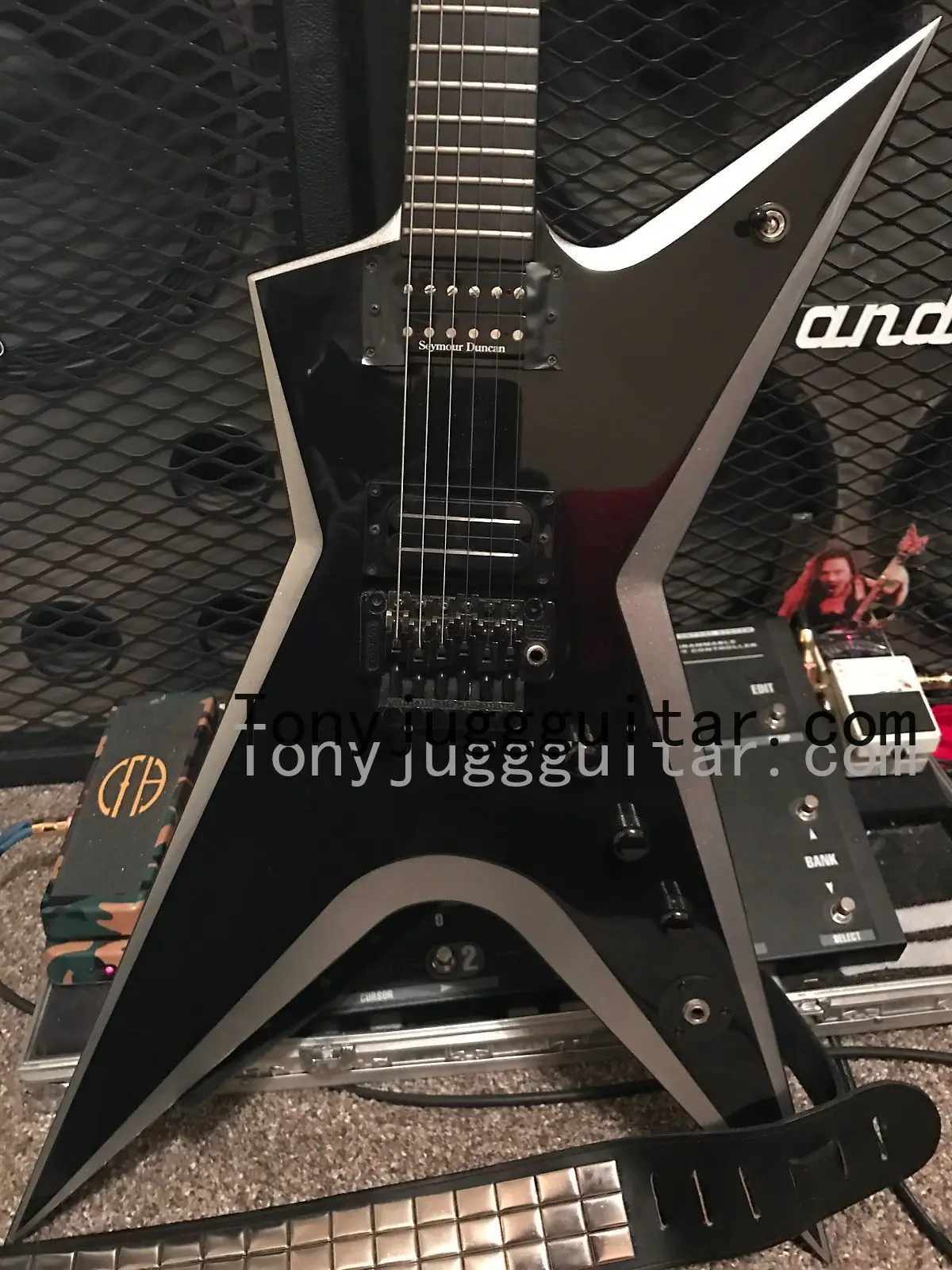 custom Black Metallic Silver Electric Guitar Floyd Rose Tremolo Bridge, BlackHardware, Grover Tuners
custom Black Metallic Silver Electric Guitar Floyd Rose Tremolo Bridge, BlackHardware, Grover Tuners