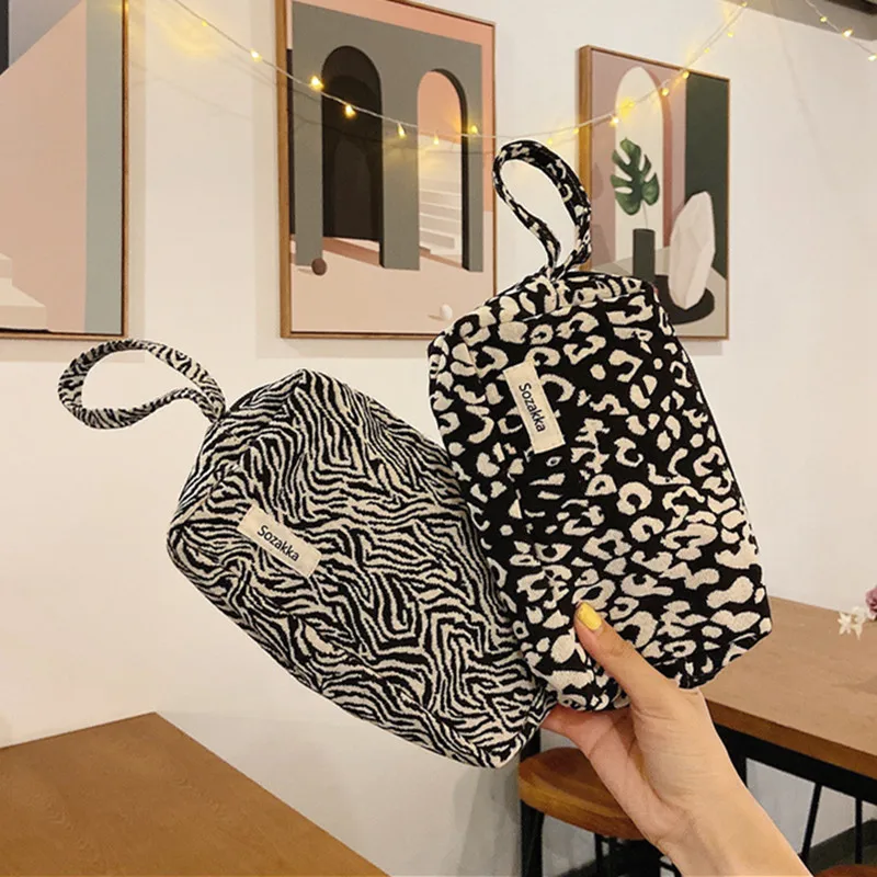 Women Leopard Cosmetic Bag Canvas Waterproof Zipper Make Up Bag Travel Washing Makeup Organizer Beauty Case Leopard&Zebra Bag
Women Leopard Cosmetic Bag Canvas Waterproof Zipper Make Up Bag Travel Washing Makeup Organizer Beauty Case Leopard&Zebra Bag