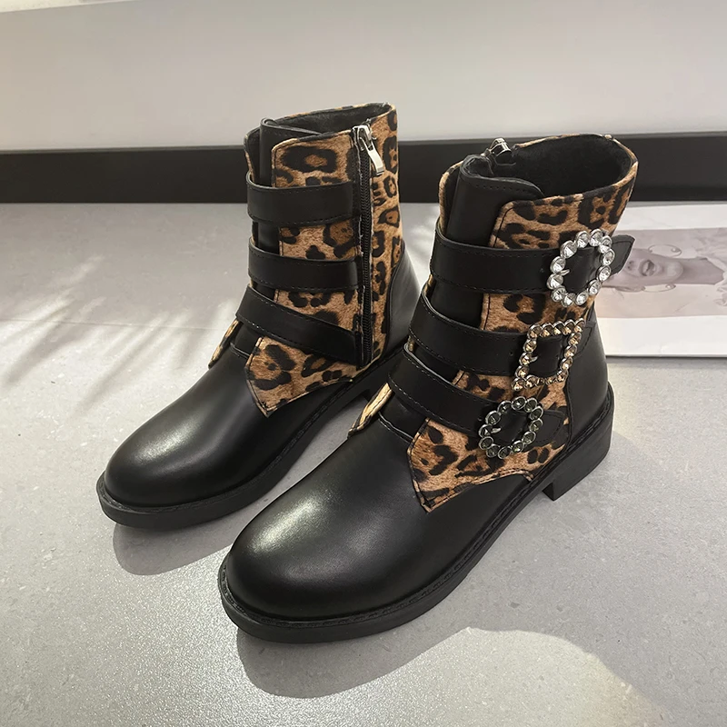 Autumn Leopard Color Contrast Large Short Boots with Thick Sole and Round Head and Short Barrel Lace Up British Fashion Boots
Autumn Leopard Color Contrast Large Short Boots with Thick Sole and Round Head and Short Barrel Lace Up British Fashion Boots