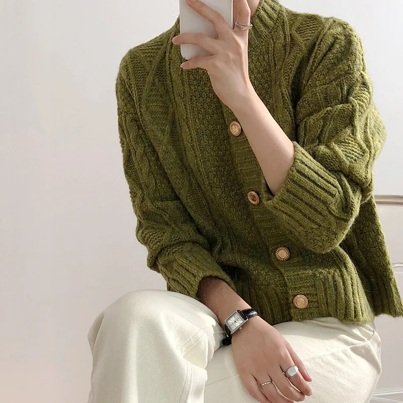 Luxi metal buckle knitted cardigan women's spring and autumn 2021 new Korean version of Xiaoxiangfeng sweater coat ss25
Luxi metal buckle knitted cardigan women's spring and autumn 2021 new Korean version of Xiaoxiangfeng sweater coat ss25