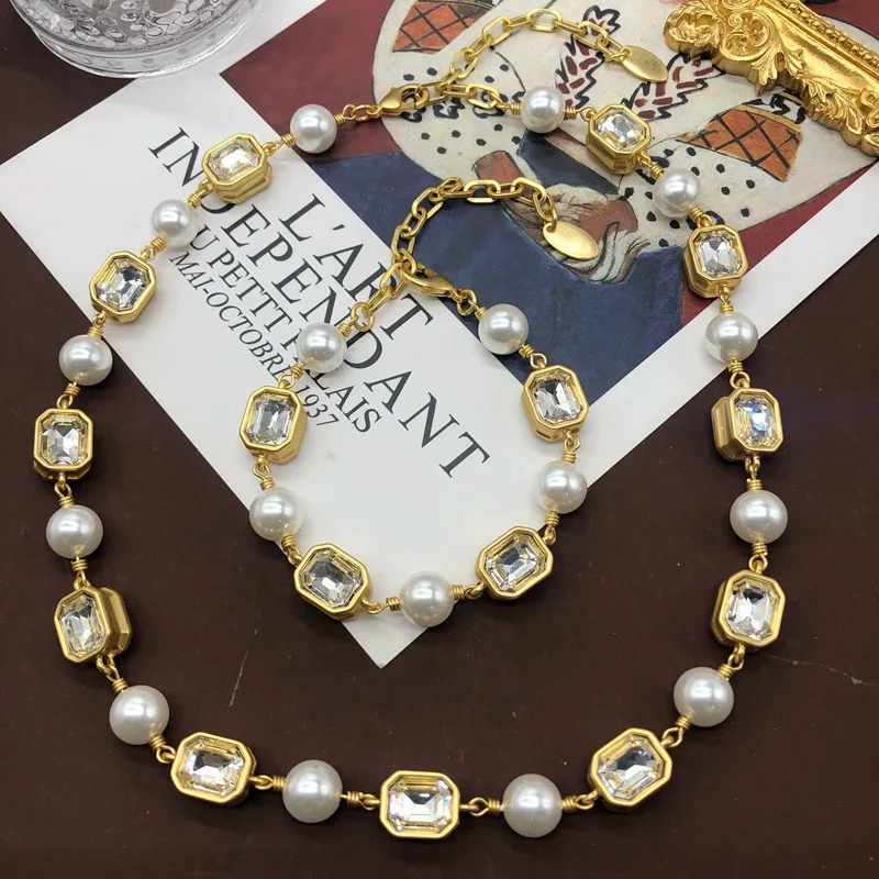 Vintage Luxury Women's Gold Plated Necklace Bracelet Glazed Pearl Double Cut Gem Choker Chain Clavicle Chain Everything Bracelet
Vintage Luxury Women's Gold Plated Necklace Bracelet Glazed Pearl Double Cut Gem Choker Chain Clavicle Chain Everything Bracelet