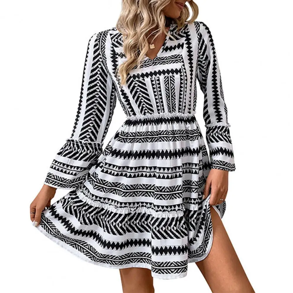 Casual Dress Ruffle Stitch Hem Quick Drying Women Dress Retro Striped Print Casual Short Dress
Casual Dress Ruffle Stitch Hem Quick Drying Women Dress Retro Striped Print Casual Short Dress