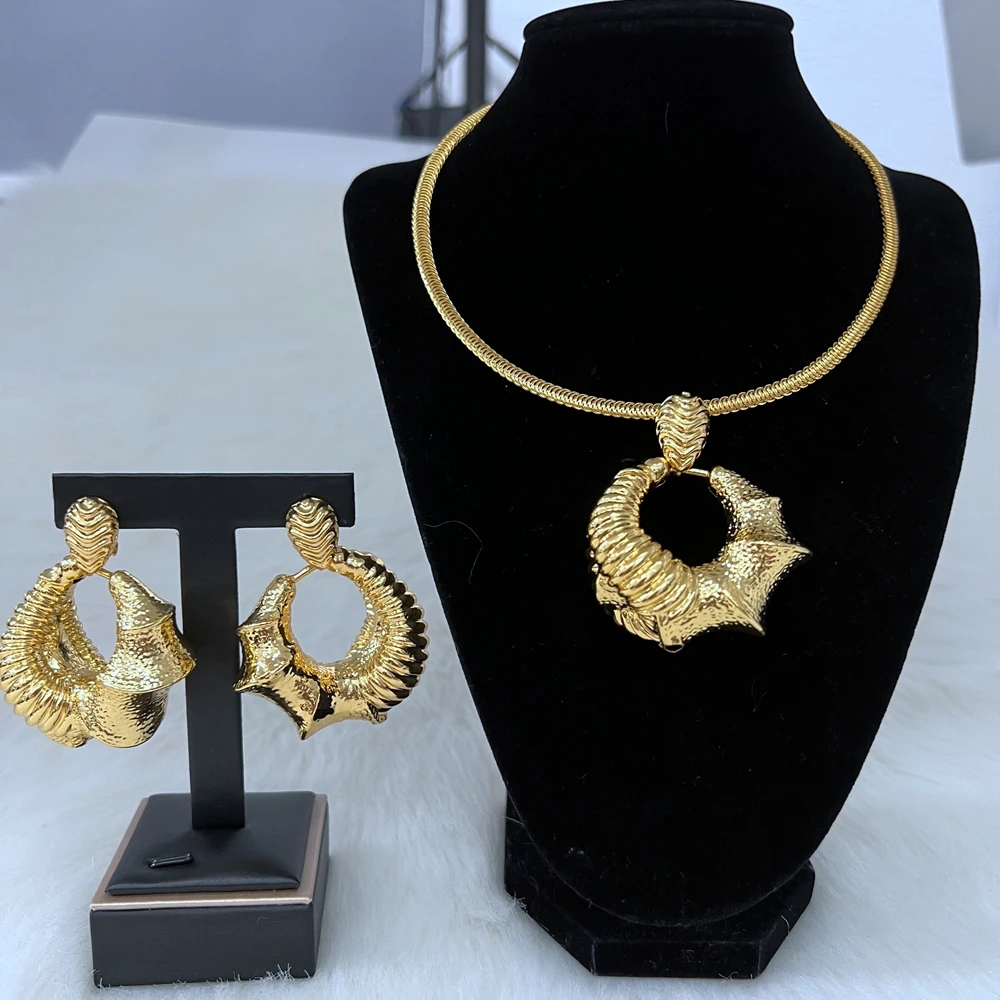 Dubai Golden Jewelry Sets For Women 18k Gold Plated Bride Wedding Accessories Jewelry Set 2 Pcs Necklace Earring Set for Girls
Dubai Golden Jewelry Sets For Women 18k Gold Plated Bride Wedding Accessories Jewelry Set 2 Pcs Necklace Earring Set for Girls