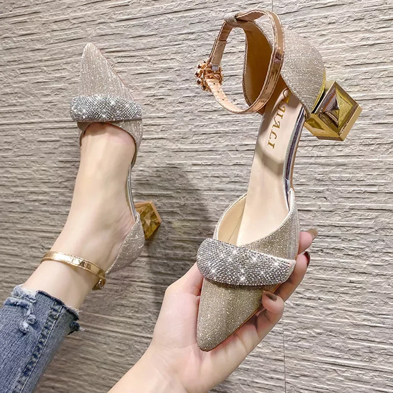 2022New Bling Crystal High Heels Pumps Women Elegant Pearl Buckle Square Heels Wedding Party Shoes Ladies Pointed Toe Ankle Stra
2022New Bling Crystal High Heels Pumps Women Elegant Pearl Buckle Square Heels Wedding Party Shoes Ladies Pointed Toe Ankle Stra