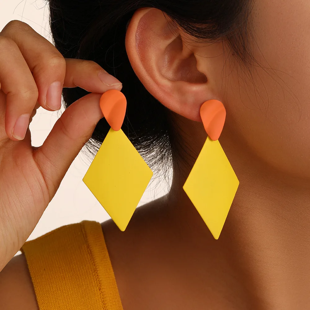 Fashion Design Geometric Square Earrings For Women Gift Accessories Luxury Yellow Spray Paint Dangle Earrings Female Jewelry
Fashion Design Geometric Square Earrings For Women Gift Accessories Luxury Yellow Spray Paint Dangle Earrings Female Jewelry