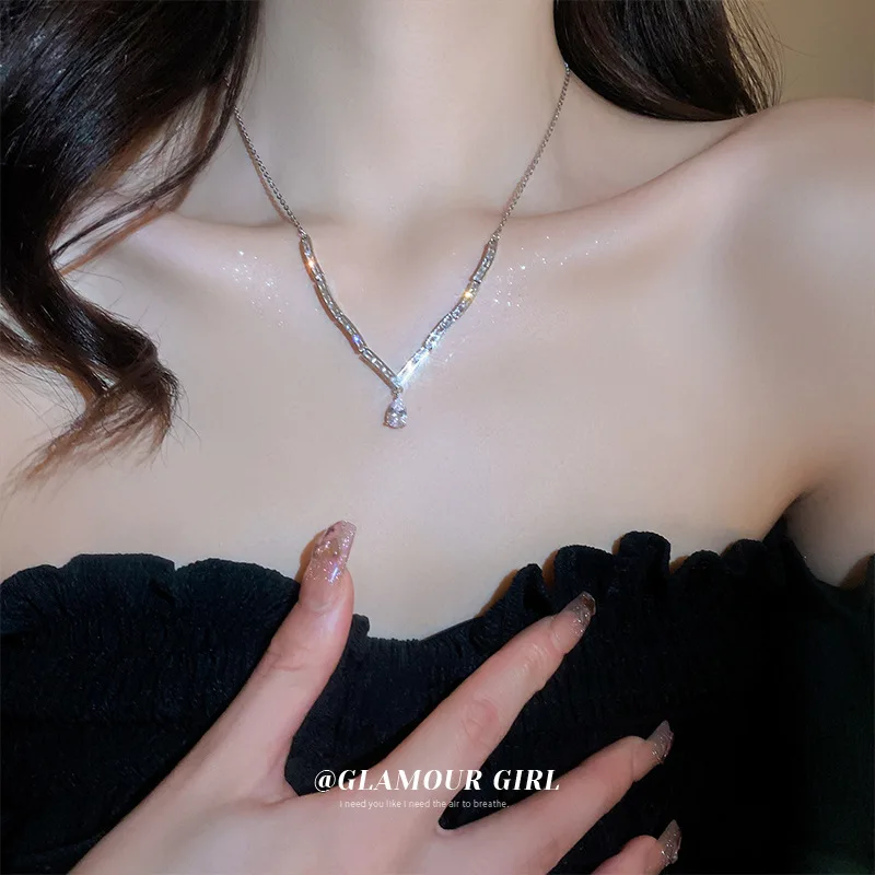 Trendy Zircon Drop Necklace for Women Water Drop Pendant Necklace Fairy Female Gold Color Simple Clavicle Chain Necklace Jewelry
Trendy Zircon Drop Necklace for Women Water Drop Pendant Necklace Fairy Female Gold Color Simple Clavicle Chain Necklace Jewelry