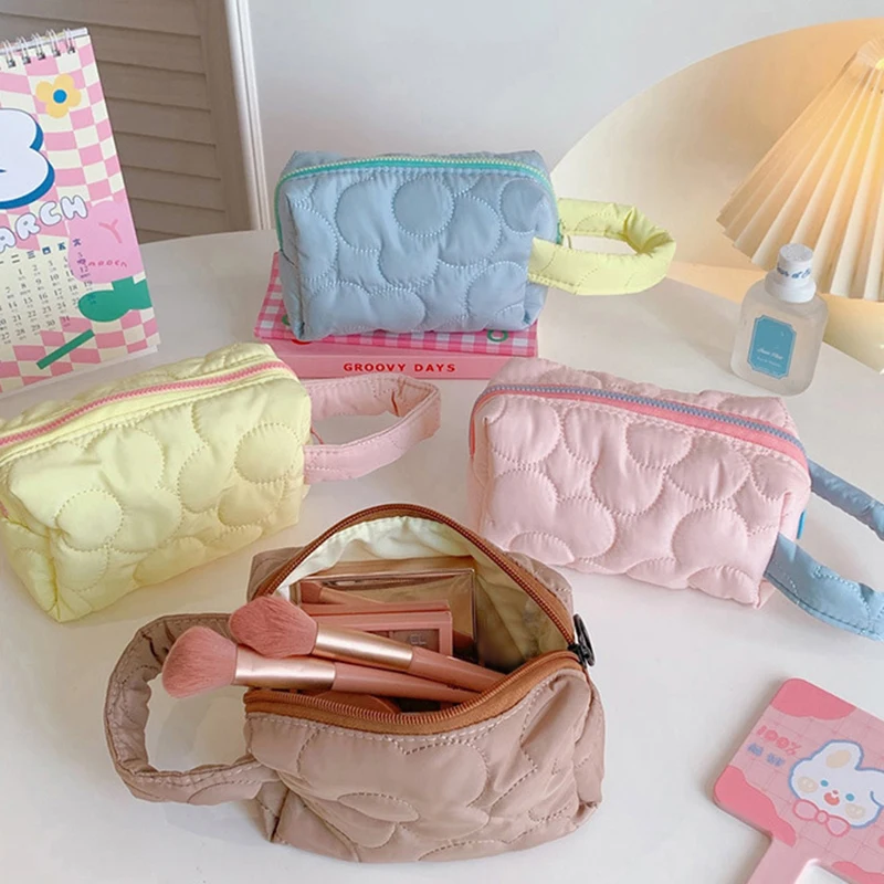 Большая портативная косметичка карамельных цветов, дорожная сумка для хранения косметики, сумка для туалетных принадлежностей, карандаш, женская сумка-клатч, ручные канцелярские принадлежности
Большая портативная косметичка карамельных цветов, дорожная сумка для хранения косметики, сумка для туалетных принадлежностей, карандаш, женская сумка-клатч, ручные канцелярские принадлежности