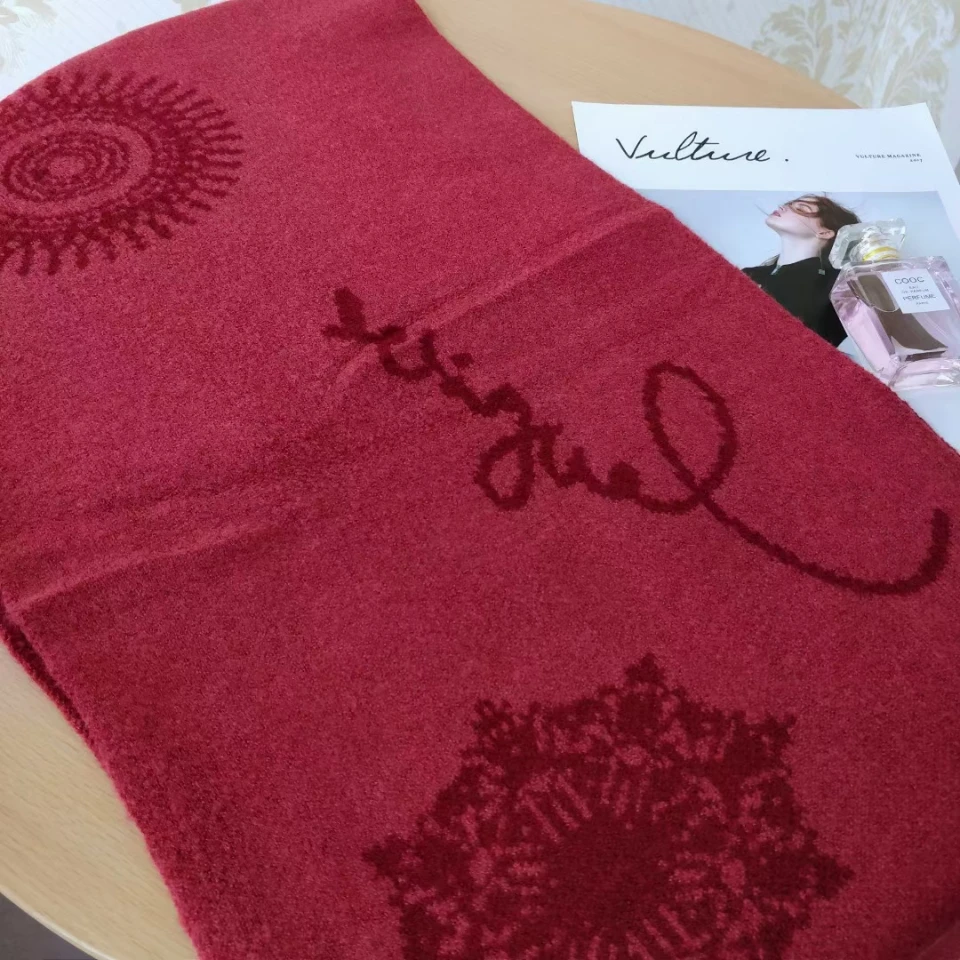 Spanish Desigual Fashion popular logo Women's Scarves and Shawls Printed Warm Cashmere Convex Long Scarves Sold Popular
Spanish Desigual Fashion popular logo Women's Scarves and Shawls Printed Warm Cashmere Convex Long Scarves Sold Popular