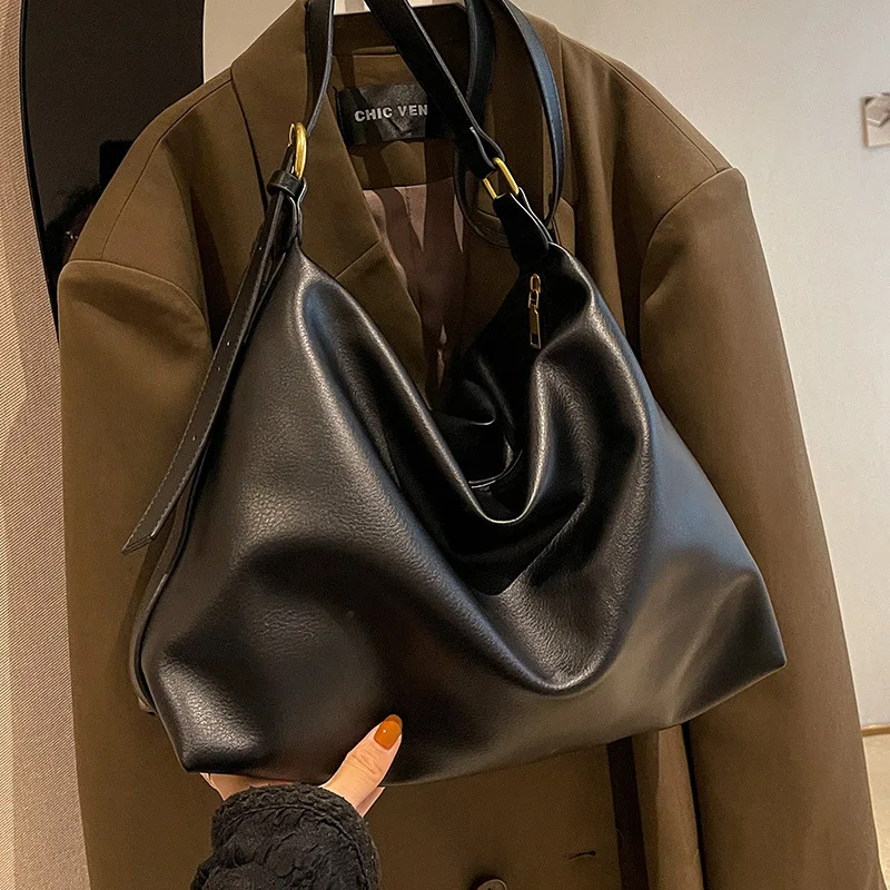 Large-capacity Messenger Shoulder Bags Fashion Solid Color Tote Bag Shoulder Underarm Handbags Luxury PU Leather Messenger Bag
Large-capacity Messenger Shoulder Bags Fashion Solid Color Tote Bag Shoulder Underarm Handbags Luxury PU Leather Messenger Bag
