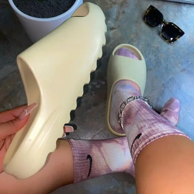 Summer Home Women Heel Slippers 3cm Thick Bottom Serrated Sole Non Slip Bathroom Ladies Slides Indoor Couples Platform Slippers
Summer Home Women Heel Slippers 3cm Thick Bottom Serrated Sole Non Slip Bathroom Ladies Slides Indoor Couples Platform Slippers