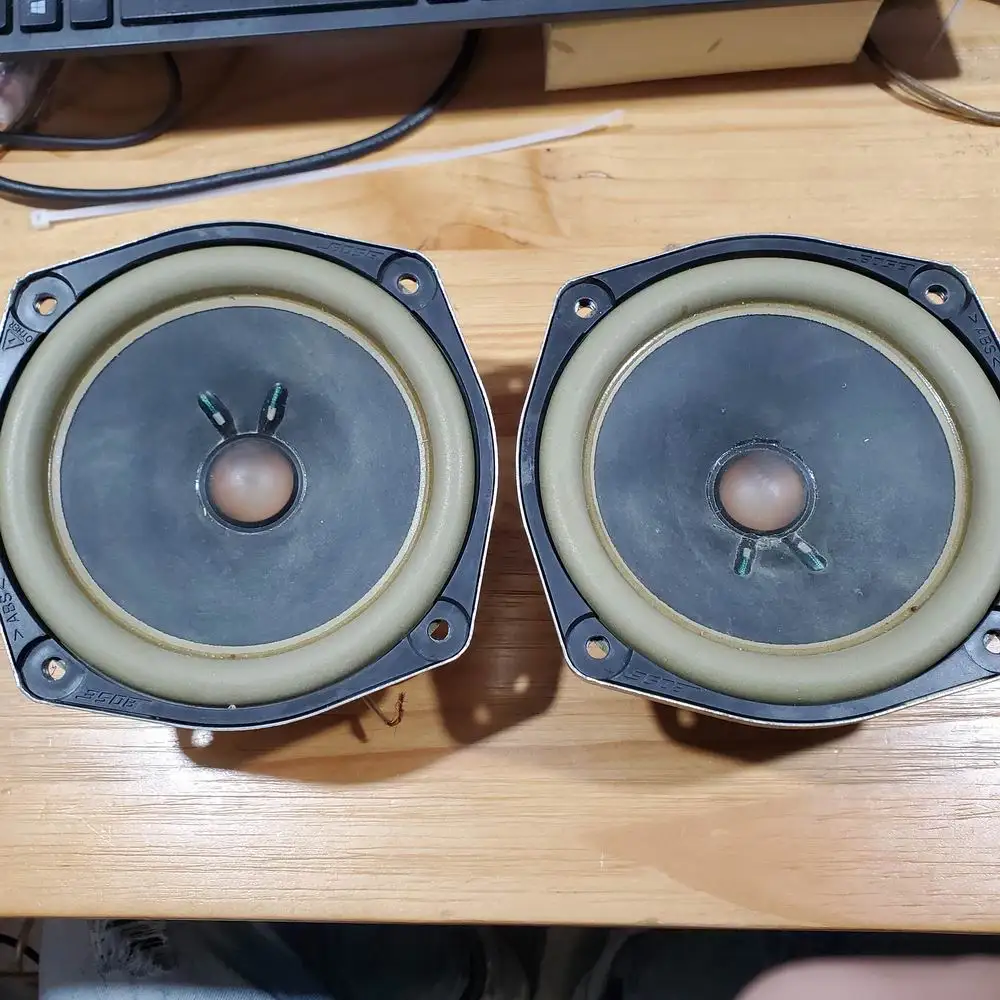 Пара Vifa P17 wj-00-08 8ohm 6,5/7 дюймов hifi pp cone midbass низкочастотный динамик
Пара Vifa P17 wj-00-08 8ohm 6,5/7 дюймов hifi pp cone midbass низкочастотный динамик
