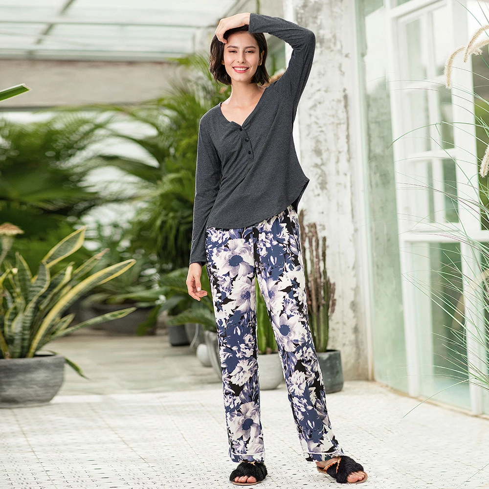 2022 Casual Full Sleeve Top Woman Grey V Neck Pajamas Womens Bathrobes Home Leisure Wear Female Clothes 2 Piece Sets Pantsuits
2022 Casual Full Sleeve Top Woman Grey V Neck Pajamas Womens Bathrobes Home Leisure Wear Female Clothes 2 Piece Sets Pantsuits