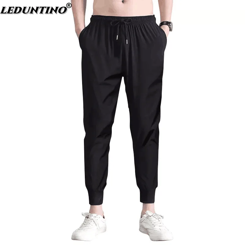 Мужские новые модные уличные спортивные штаны для бега, мужские повседневные свободные дышащие однотонные эластичные широкие штаны для фи...
Мужские новые модные уличные спортивные штаны для бега, мужские повседневные свободные дышащие однотонные эластичные широкие штаны для фи...
