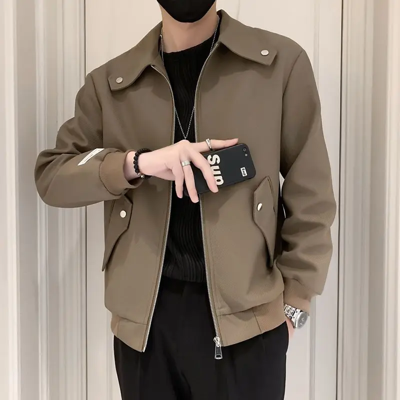 2023 Men's Spring Autumn Loose Jacket with Pockets Korean Style Casual Coat Turndown Collar Fashion Jackets Streetwear Q665
2023 Men's Spring Autumn Loose Jacket with Pockets Korean Style Casual Coat Turndown Collar Fashion Jackets Streetwear Q665