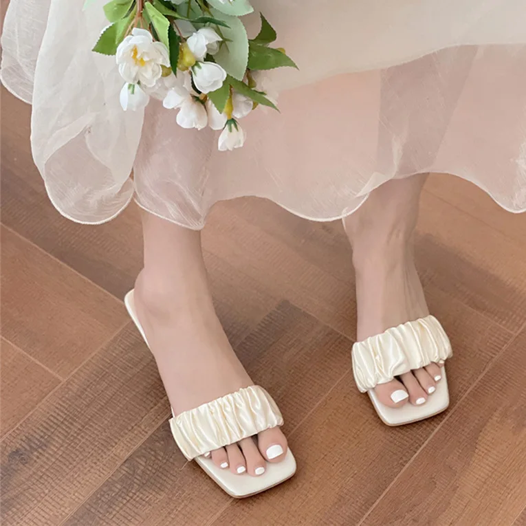 Black slippers women's 2022 summer new fashion go out retro net red popular all-match high heels womens shoes
Black slippers women's 2022 summer new fashion go out retro net red popular all-match high heels womens shoes
