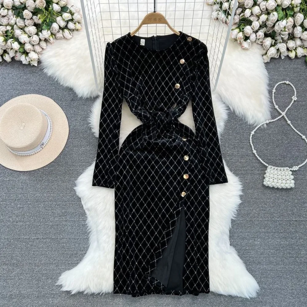 Fashion temperament long-sleeved round neck waist thin mid-length drilling split package hip gingham dress women's 7518
Fashion temperament long-sleeved round neck waist thin mid-length drilling split package hip gingham dress women's 7518