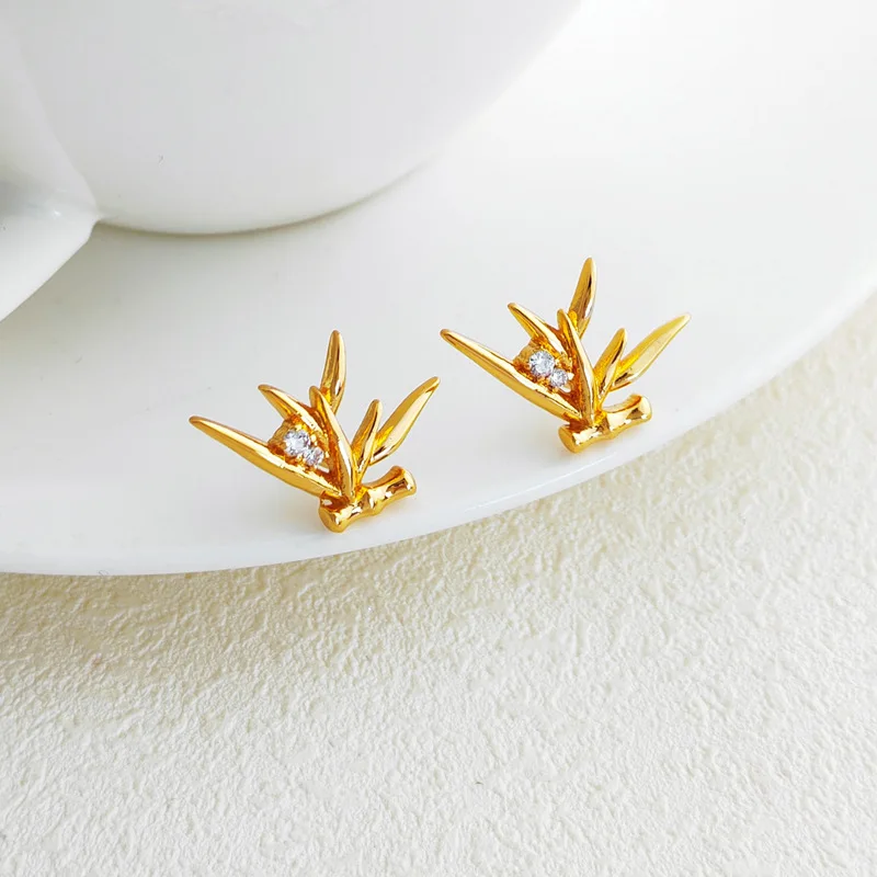 Jaeeyin 2022 Creative Bamboo Leaf Stud Earrings Temperament Inlaid Zircon Earrings Trendy Earrings
Jaeeyin 2022 Creative Bamboo Leaf Stud Earrings Temperament Inlaid Zircon Earrings Trendy Earrings