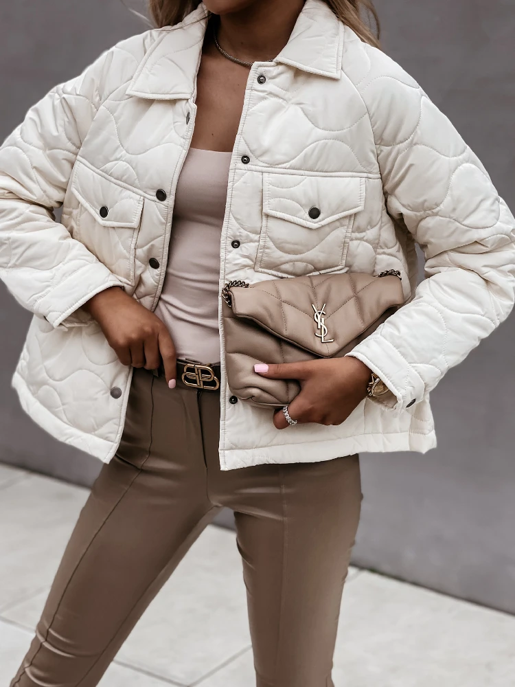 2022 Winter Pocket Quilted Jackets Women Solid Loose Lapel Fashion Parka Female Coat White Black Casual Button Lady Warm Coats
2022 Winter Pocket Quilted Jackets Women Solid Loose Lapel Fashion Parka Female Coat White Black Casual Button Lady Warm Coats