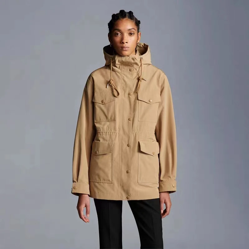 2023 new work wind pocket appliqué drawstring adjustment waist H version of the bundle waist hooded windbreaker women's jacket
2023 new work wind pocket appliqué drawstring adjustment waist H version of the bundle waist hooded windbreaker women's jacket