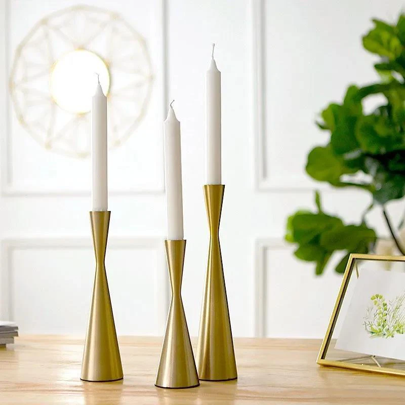 Nordic golden Metal candle holder ornaments romantic home room decor candle light dinner candlestick wedding party decoration
Nordic golden Metal candle holder ornaments romantic home room decor candle light dinner candlestick wedding party decoration