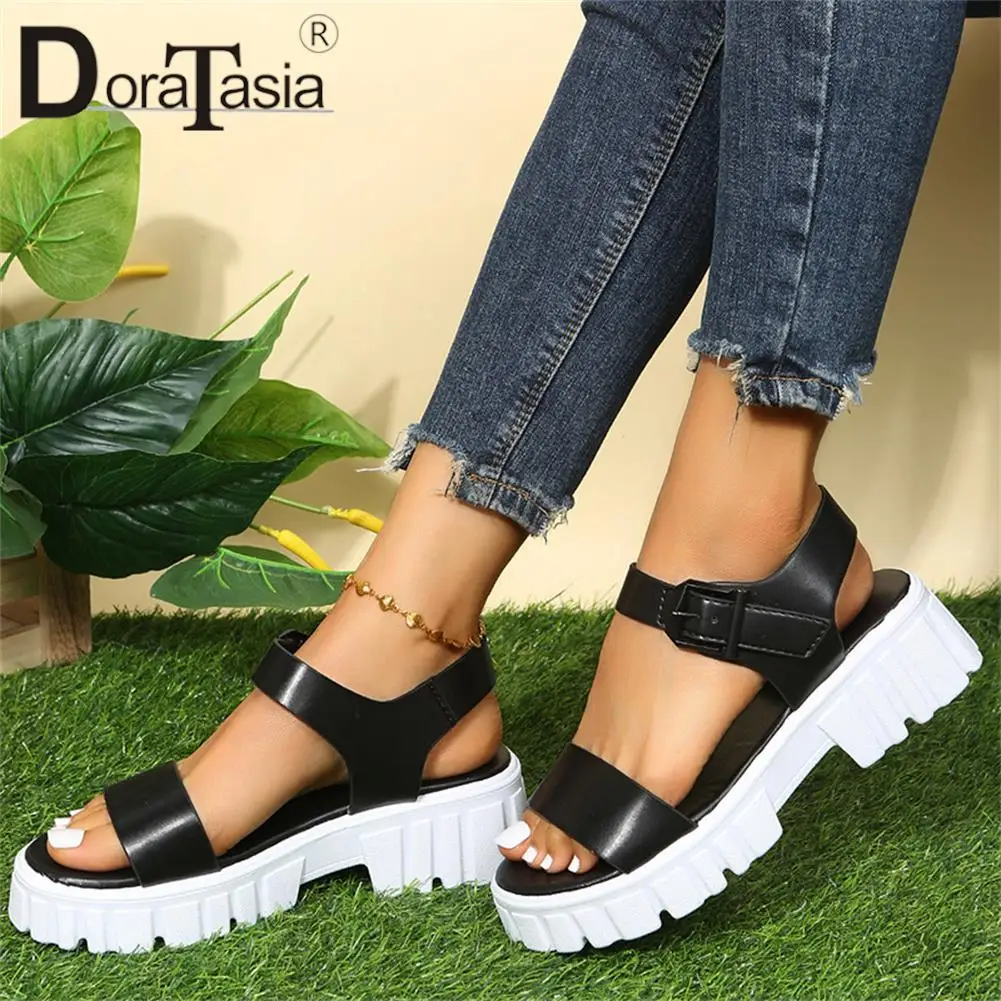 Brand Design Female Solid Platform Summer Sandals Fashion Buckle Chunky Heels women's Sandals Casual Party Office Woman Shoes
Brand Design Female Solid Platform Summer Sandals Fashion Buckle Chunky Heels women's Sandals Casual Party Office Woman Shoes