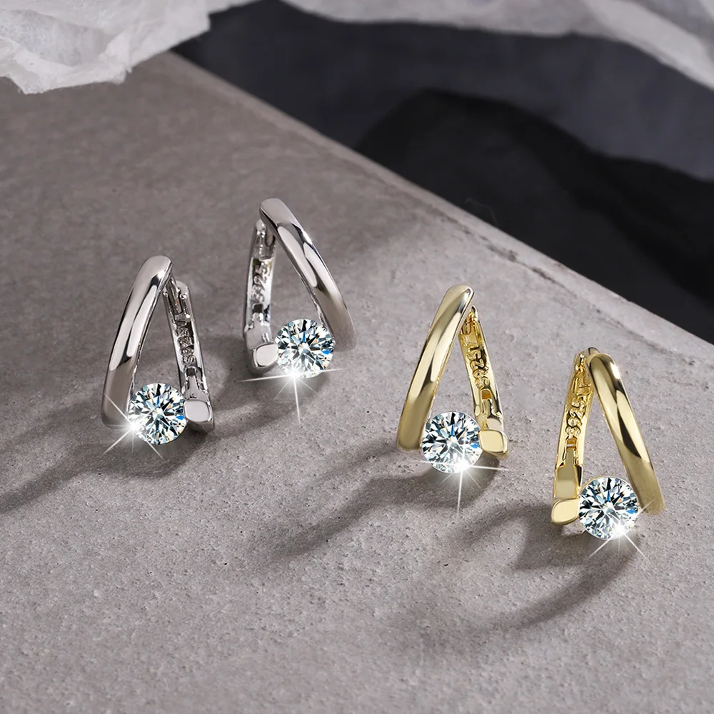 Korean Version of The Flash Diamond Temperament Short Earrings Women's Simple Row Drill Student Round Ear Buckle
Korean Version of The Flash Diamond Temperament Short Earrings Women's Simple Row Drill Student Round Ear Buckle