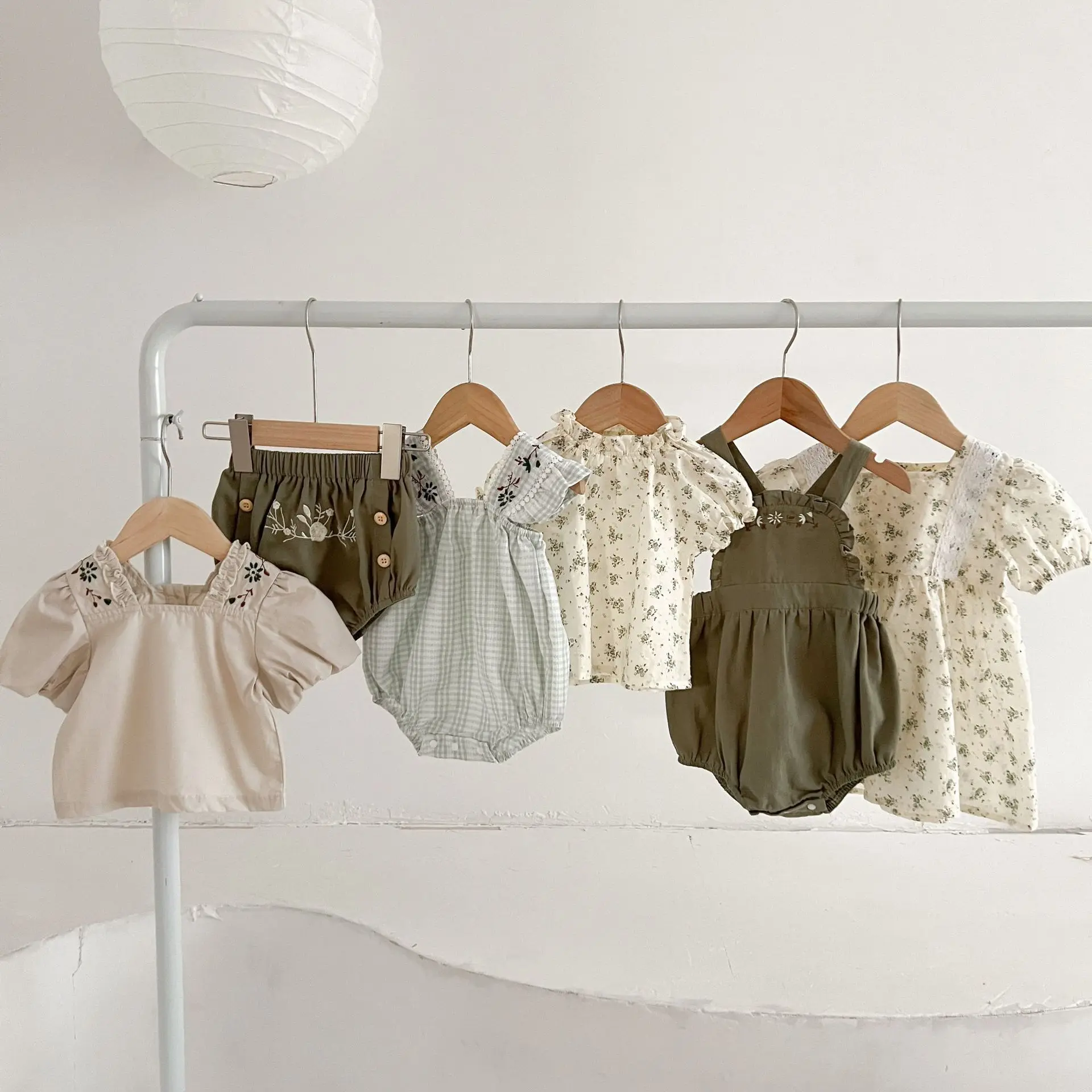 Летний детский Дышащий комбинезон с цветочной вышивкой, без рукавов
Летний детский Дышащий комбинезон с цветочной вышивкой, без рукавов