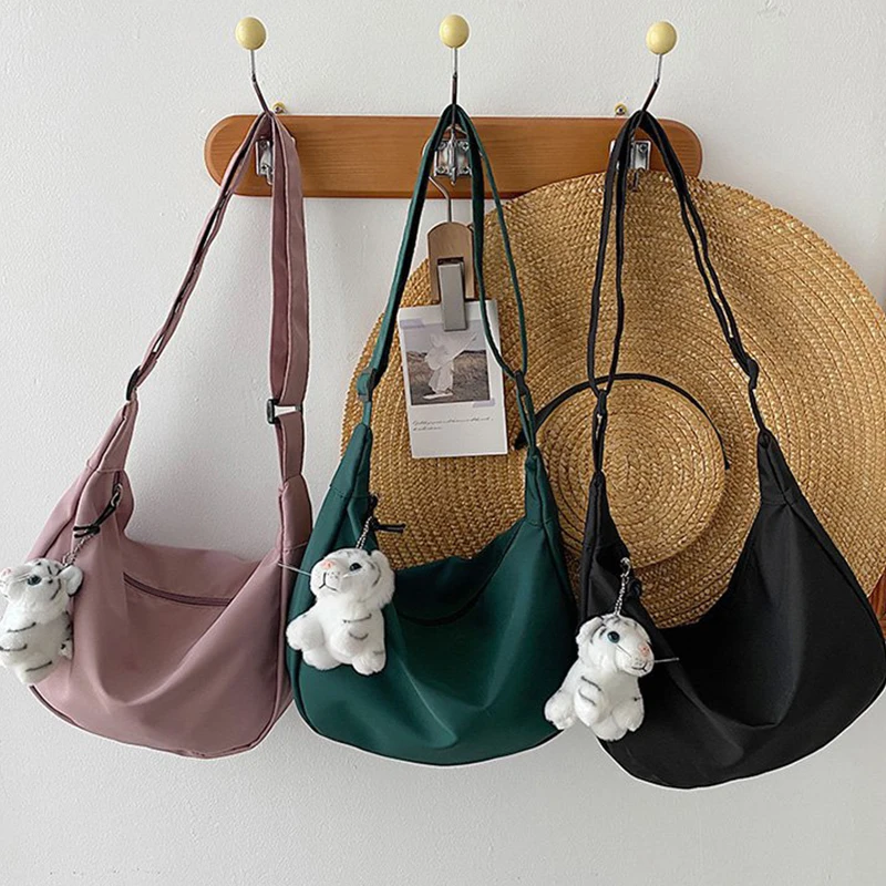 Women Shoulder Bag Large Capacity Crossbody Bags 2022 Fashion Trend Messenger Bag Lady Luxury Designer Handbag Nylon Tote Bags
Women Shoulder Bag Large Capacity Crossbody Bags 2022 Fashion Trend Messenger Bag Lady Luxury Designer Handbag Nylon Tote Bags