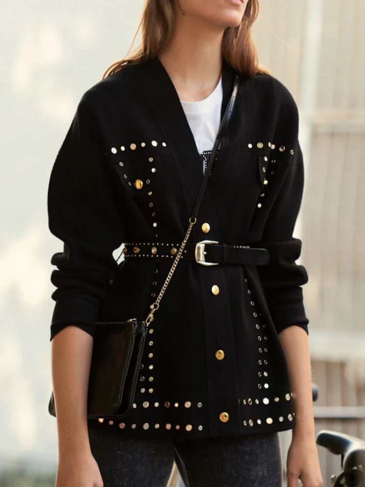Autumn/Winter New Rivets Decorated Black V-neck Women Knitted Cardigan High Quality Punk Style Casual Fashion Jacket
Autumn/Winter New Rivets Decorated Black V-neck Women Knitted Cardigan High Quality Punk Style Casual Fashion Jacket