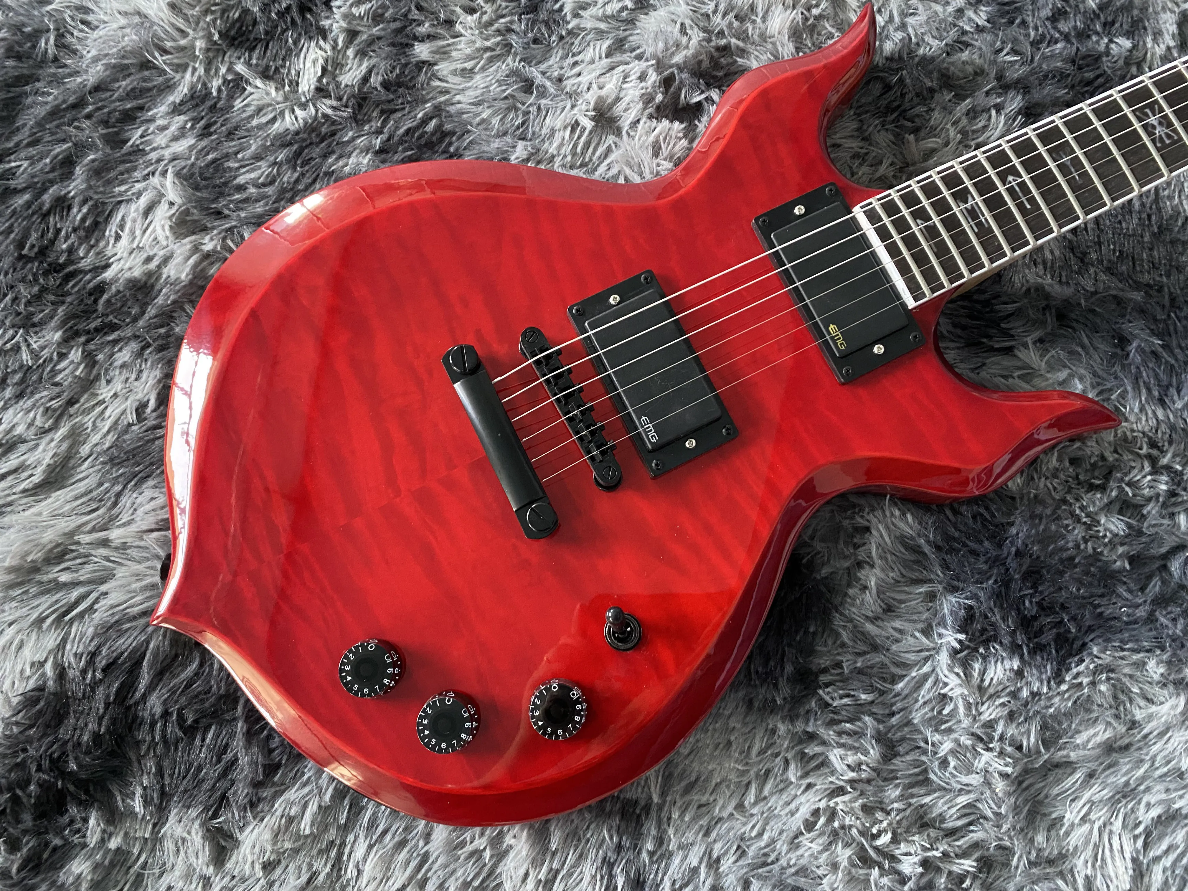Chinese Electric Guitar M Audio Two Sides Flame Maple Top Black Hardware Transparent Red Color
Chinese Electric Guitar M Audio Two Sides Flame Maple Top Black Hardware Transparent Red Color