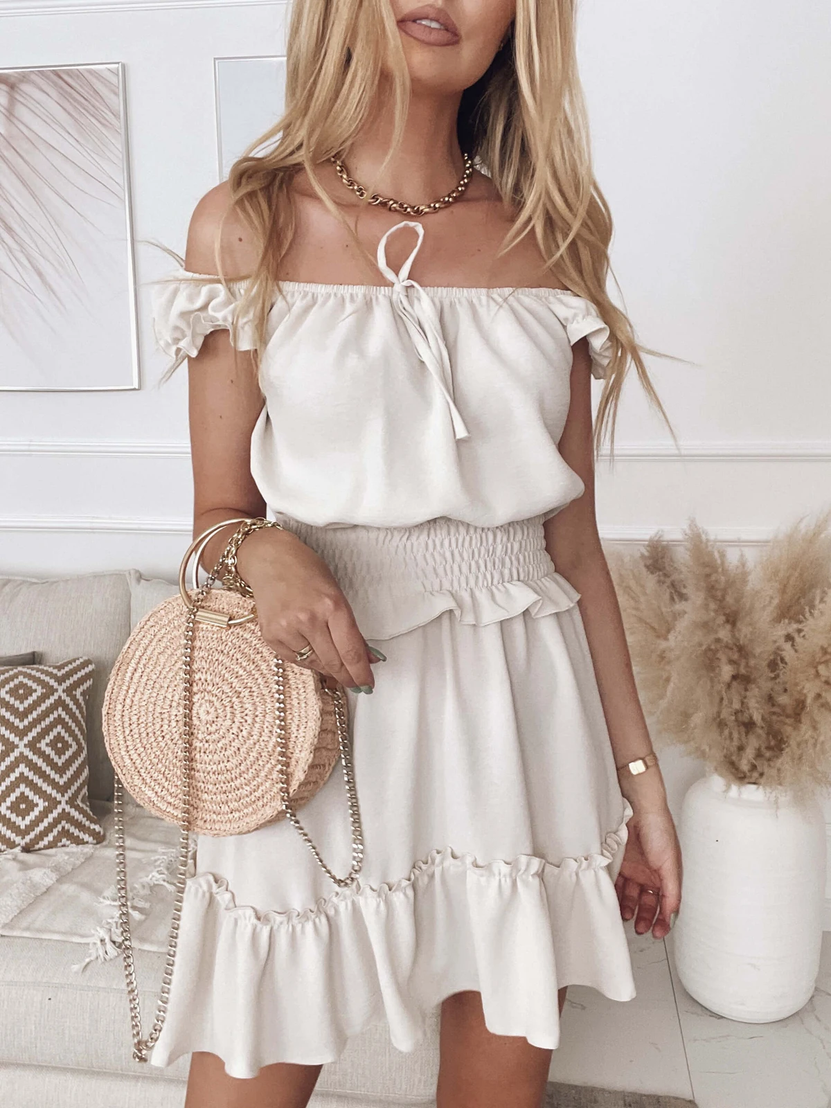 Off Shoulder Dress Women Sexy Sleeveless Shirred High Waist Elegant Robe Fashion Casual Summer Evening Party Ruffle Mini Dress
Off Shoulder Dress Women Sexy Sleeveless Shirred High Waist Elegant Robe Fashion Casual Summer Evening Party Ruffle Mini Dress