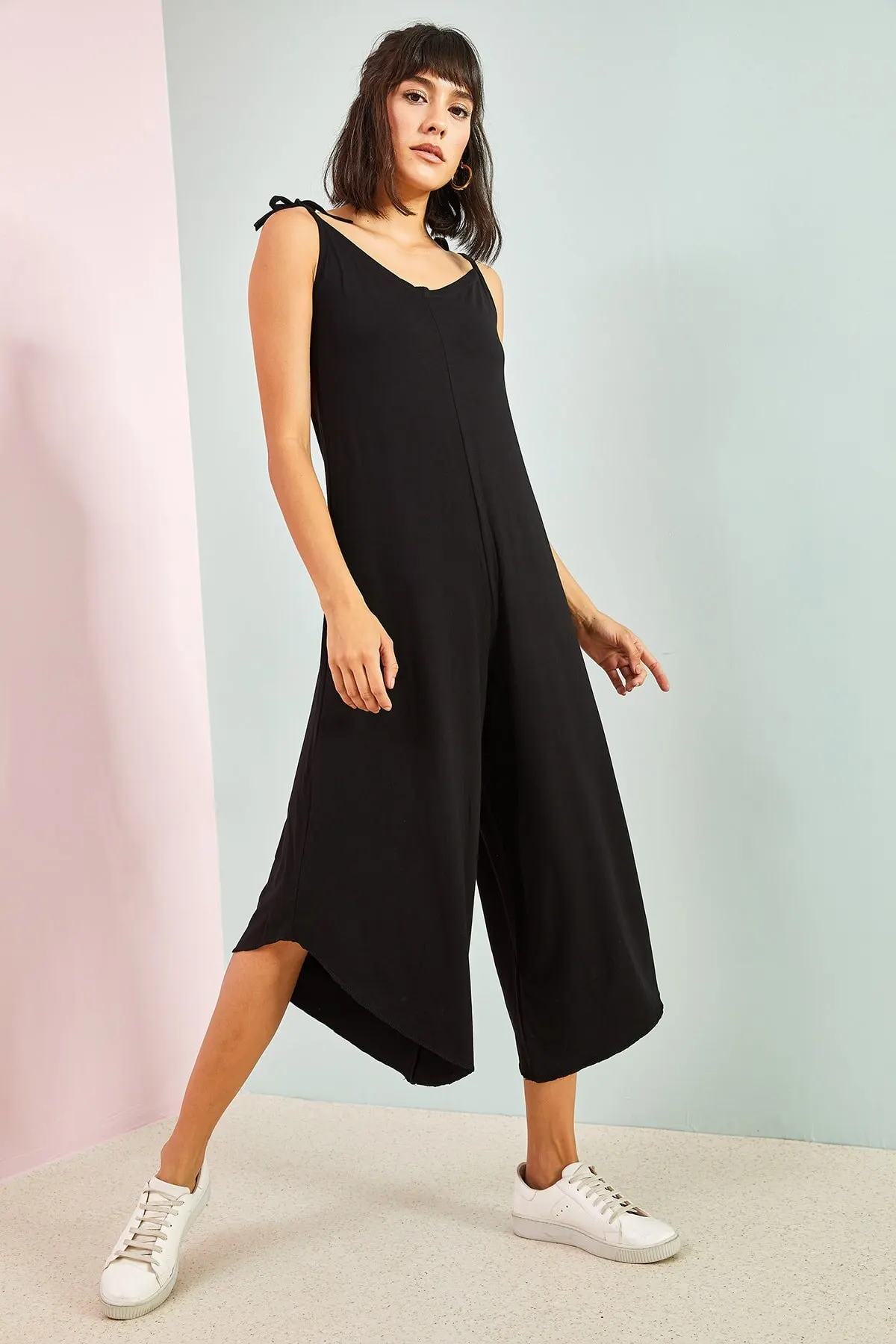 Women's Overalls Rope Strap Basic Oversize Jumpsuit Hot Style Quality Fabric Sleeveless Baggy Trousers Casual Jumpsuit 
Women's Overalls Rope Strap Basic Oversize Jumpsuit Hot Style Quality Fabric Sleeveless Baggy Trousers Casual Jumpsuit