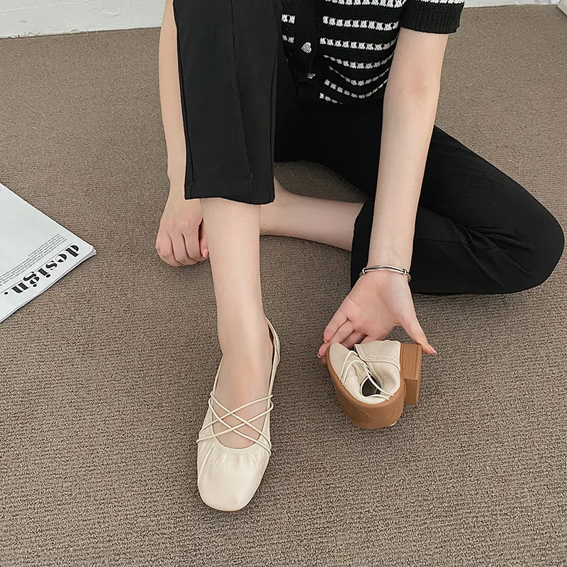 Легкие модные туфли на мягкой подошве для женщин, новинка 2022, нежные и удобные дизайнерские женские туфли без шнуровки, Трендовые туфли
Легкие модные туфли на мягкой подошве для женщин, новинка 2022, нежные и удобные дизайнерские женские туфли без шнуровки, Трендовые туфли
